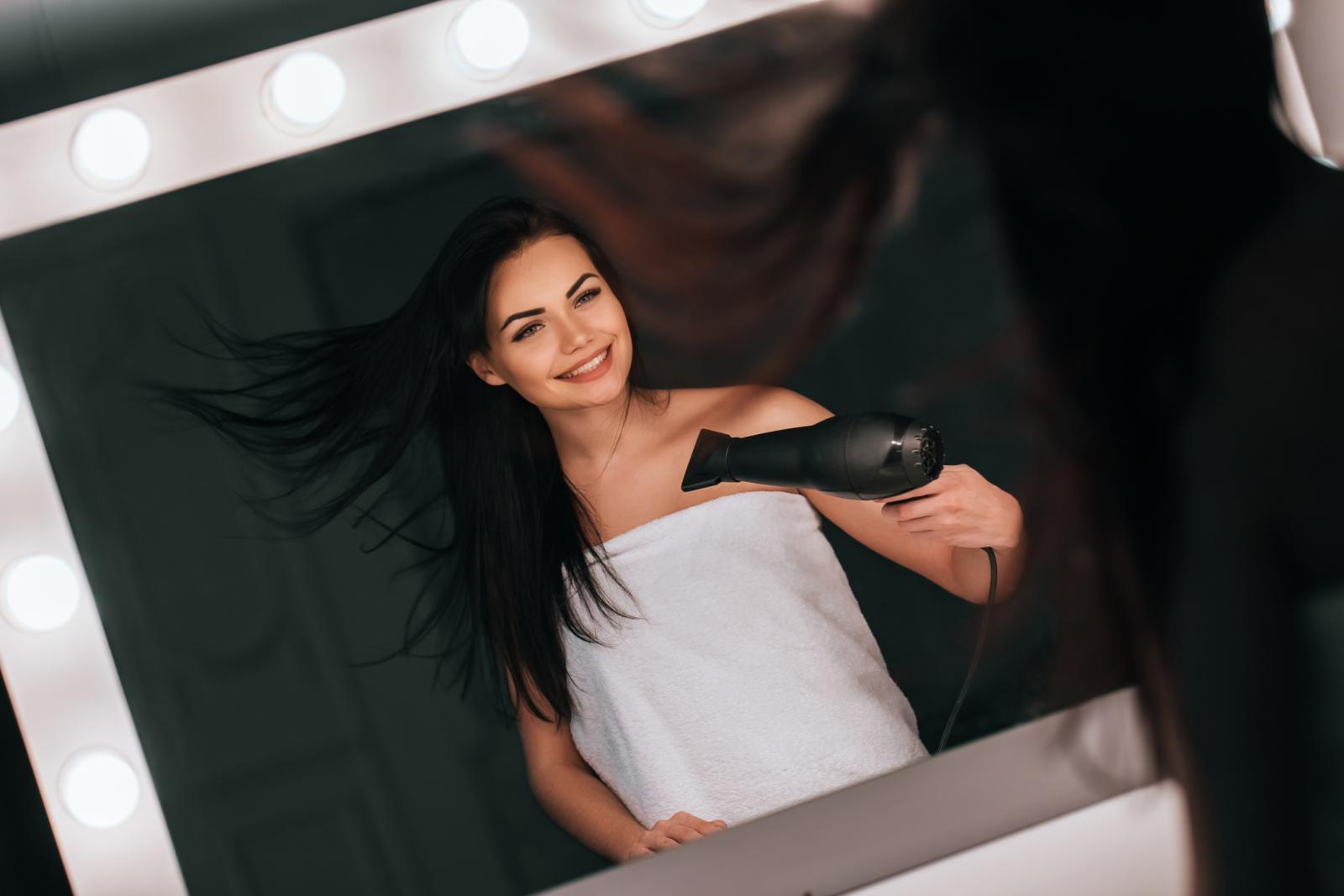 Kako biste je održali zdravom, hranite je izvana i iznutra odabranim nutrijentima i vitaminima.