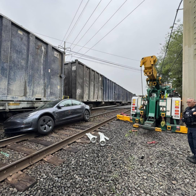 37008972
